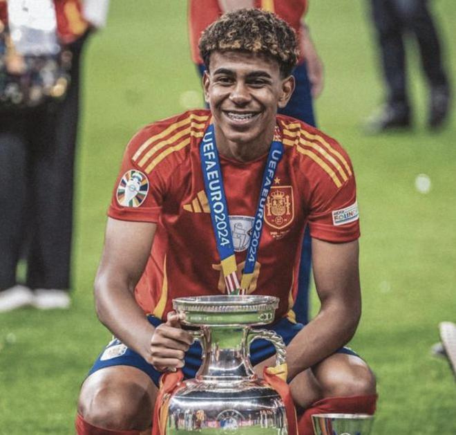 迪亚斯：裁判无视多纳鲁马被侵犯，我们需要统一的判罚标准